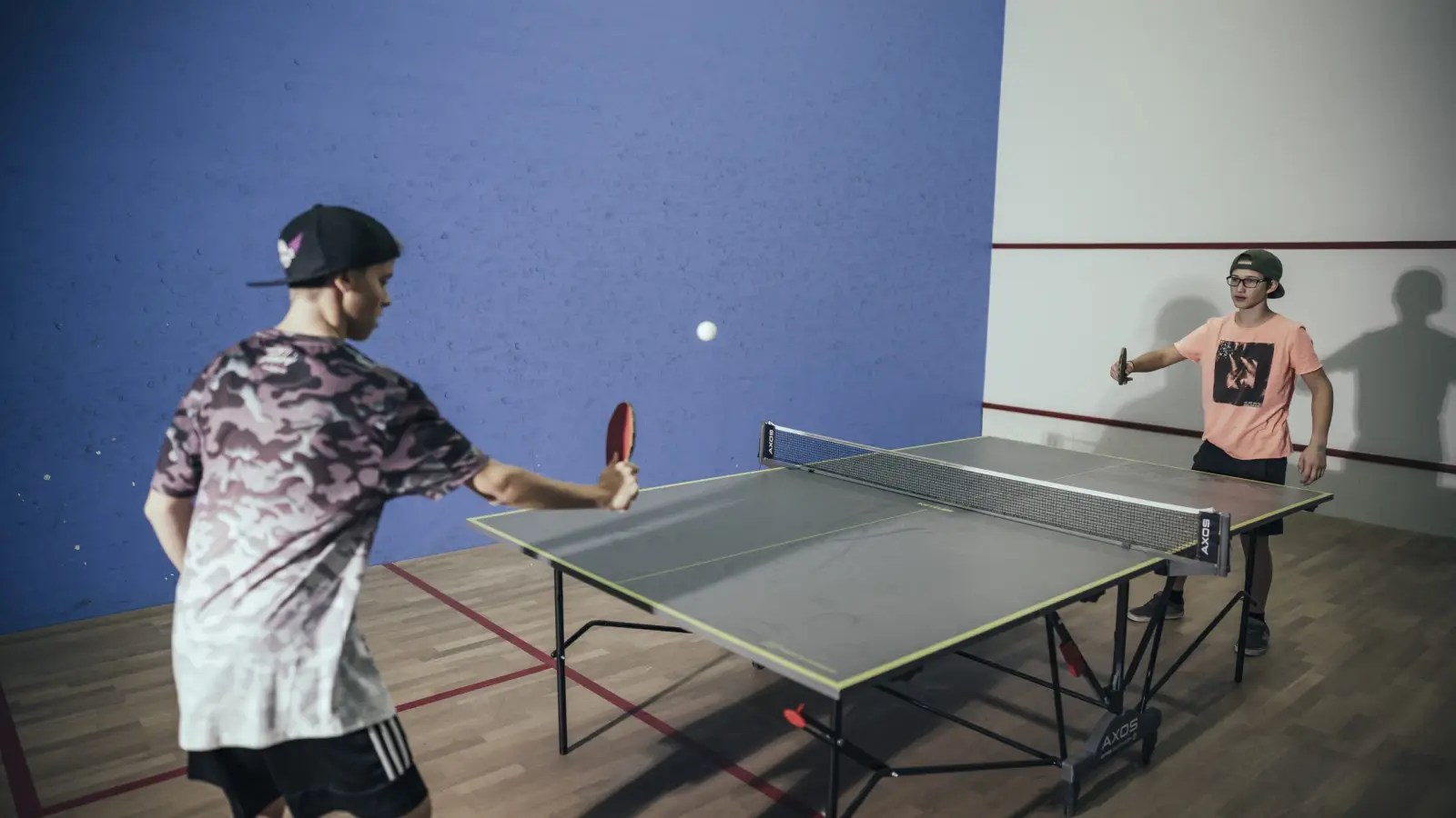 Tisch&shy;tennis im arl.park